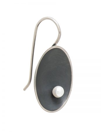 Small Sea Dish Earrings – Black with White Pearl