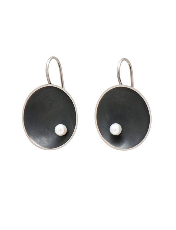 Small Sea Dish Earrings – Black with White Pearl