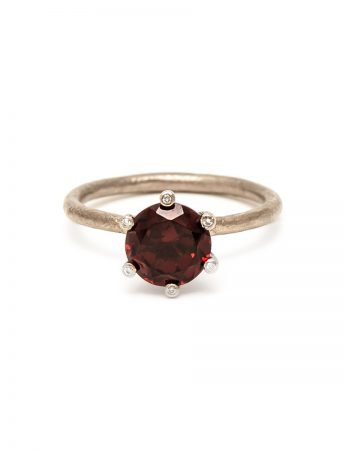 Roman de la Rose Garnet Ring