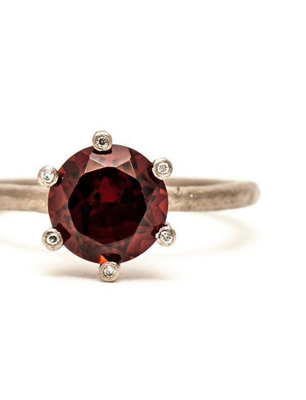 Roman de la Rose Garnet Ring