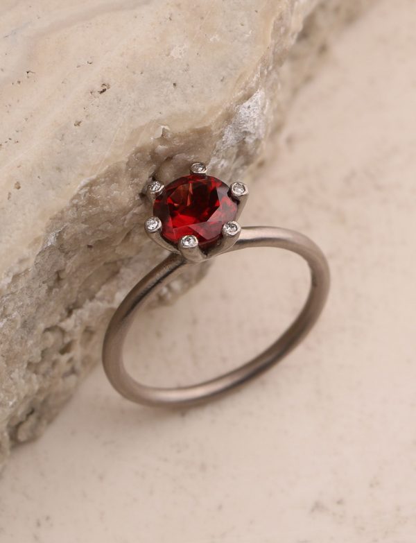 Roman de la Rose Garnet Ring