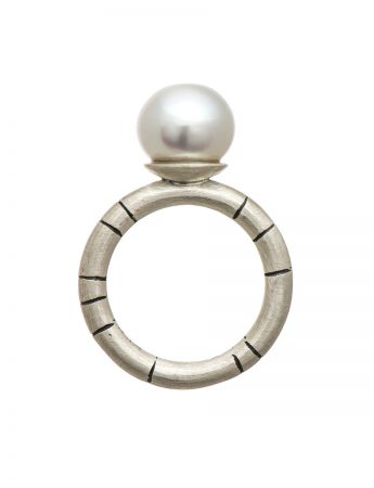 Mermaid Bauble Pearl Ring – Silver