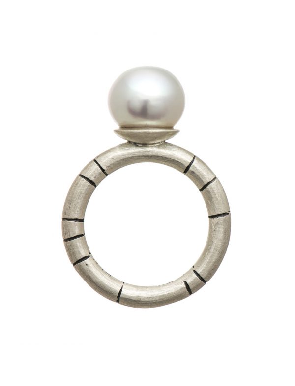 Mermaid Bauble Pearl Ring – Silver