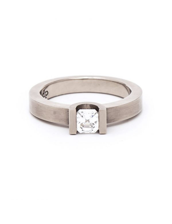 Curve Set Ring – Asscher Cut Diamond