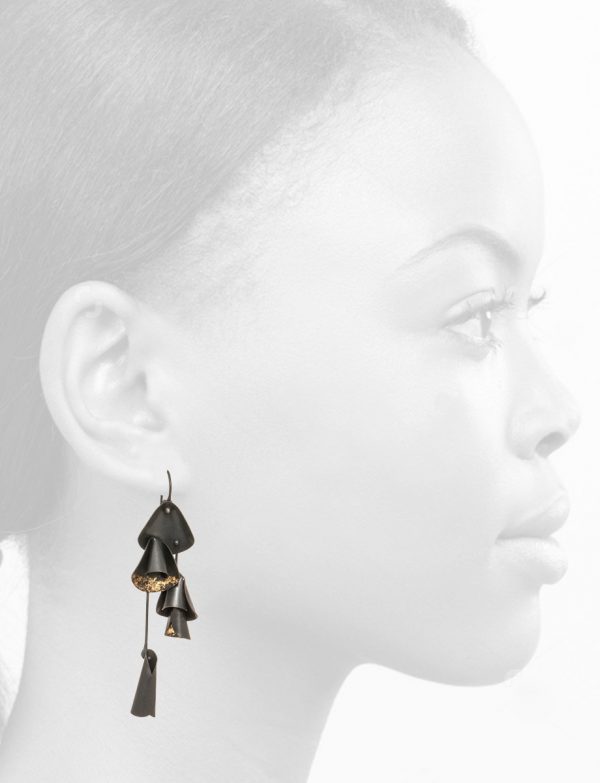 Long Pea Flower Earrings – Black & Gold