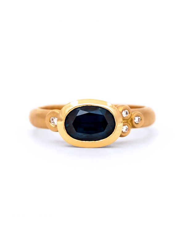 Royal Ring – Sapphire & Diamond