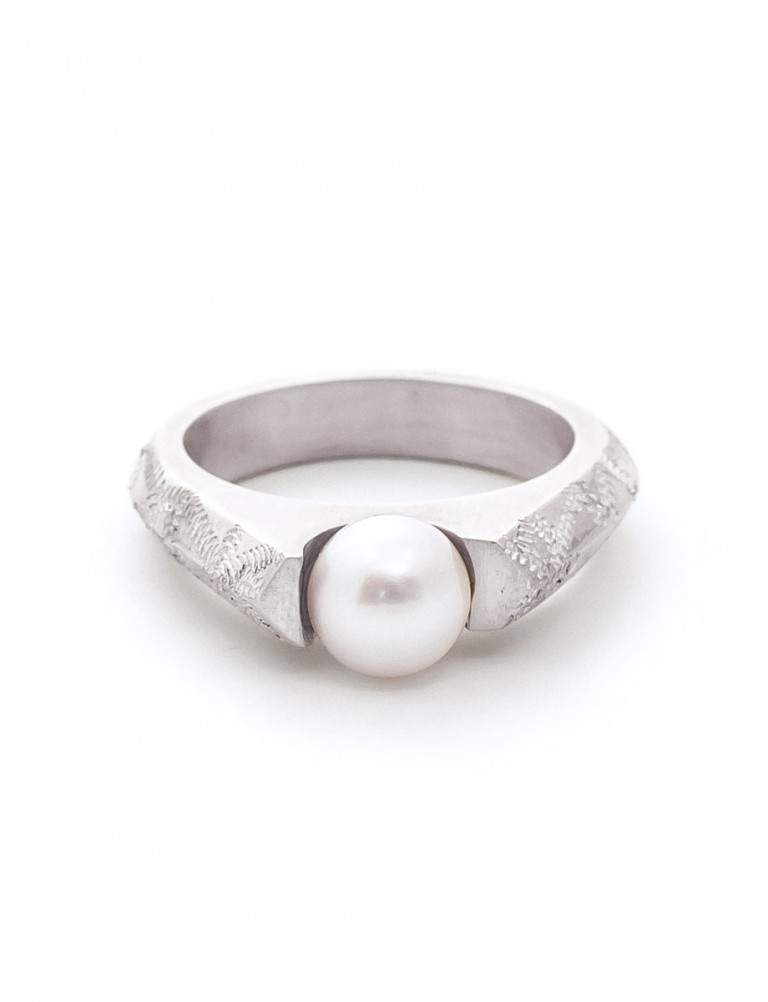 Lustre Pearl Ring