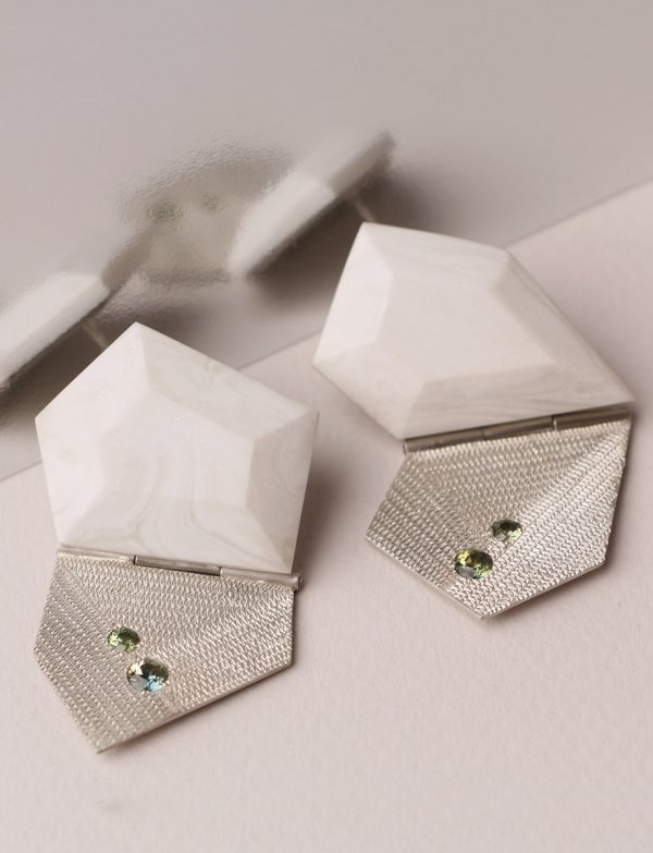 Stratus Earrings – Green Sapphire