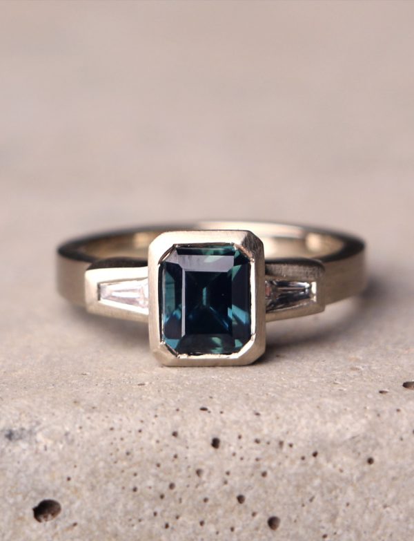Michigan Avenue Ring – Sapphire & Diamond
