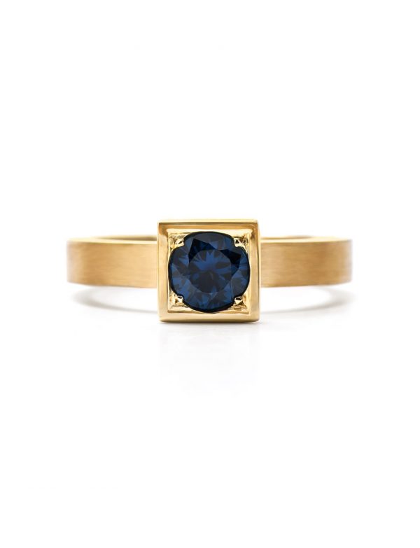 Blue Sapphire Ring – Gold