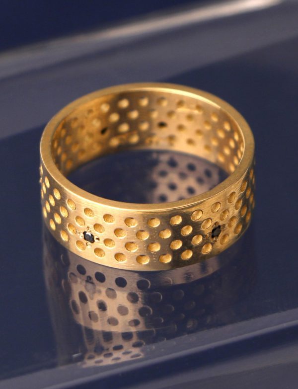 Perforation Ring – Black Diamonds