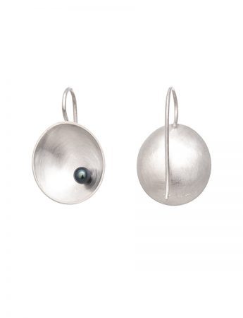 Small Sea Dish Hook Earrings – Grey Pearl