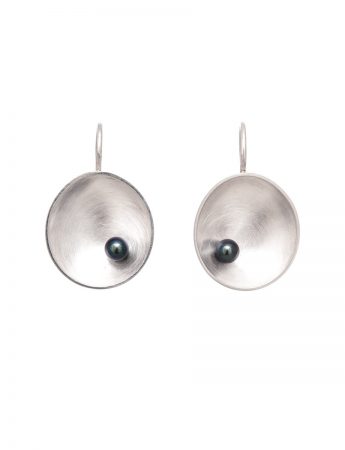 Small Sea Dish Hook Earrings – Grey Pearl