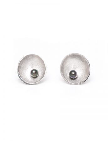 Small Sea Dish Stud Earrings – Grey Pearl