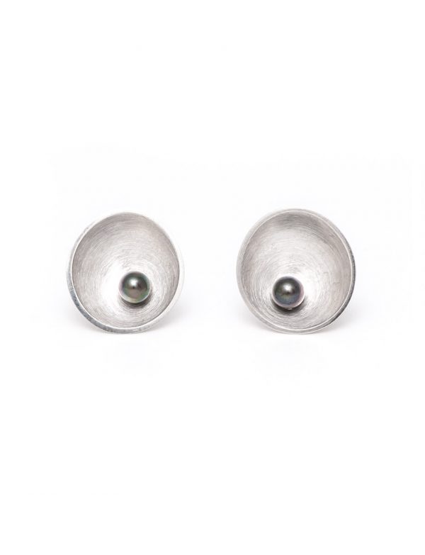 Small Sea Dish Stud Earrings – Grey Pearl