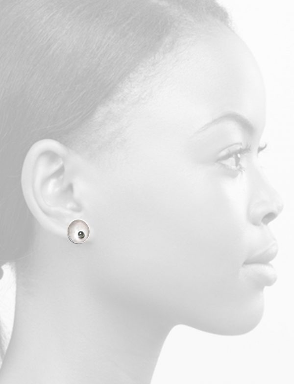 Small Sea Dish Stud Earrings – Grey Pearl