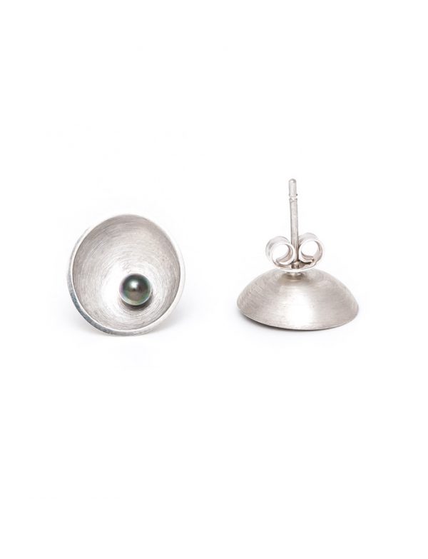 Small Sea Dish Stud Earrings – Grey Pearl