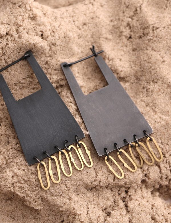 Shikaku Square Pyramid Earrings – Gold