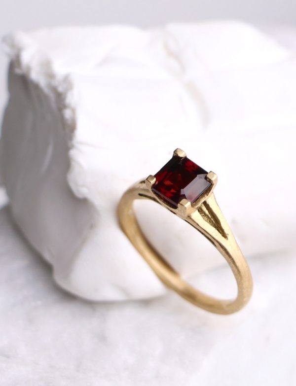 Garanatus Ring – Garnet