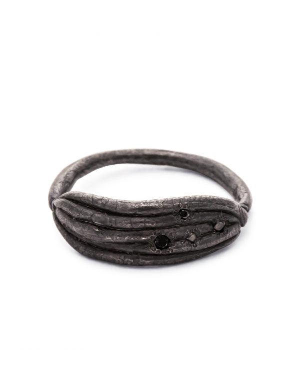 Neru Noodle Ring – Black Diamonds