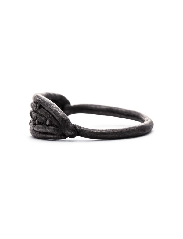 Neru Noodle Ring – Black Diamonds