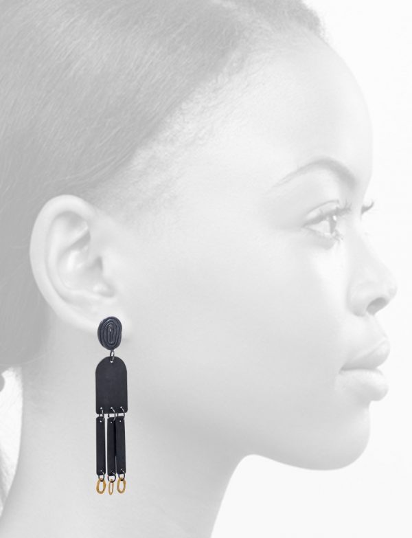 Neru Noodle Earrings – Black & Gold
