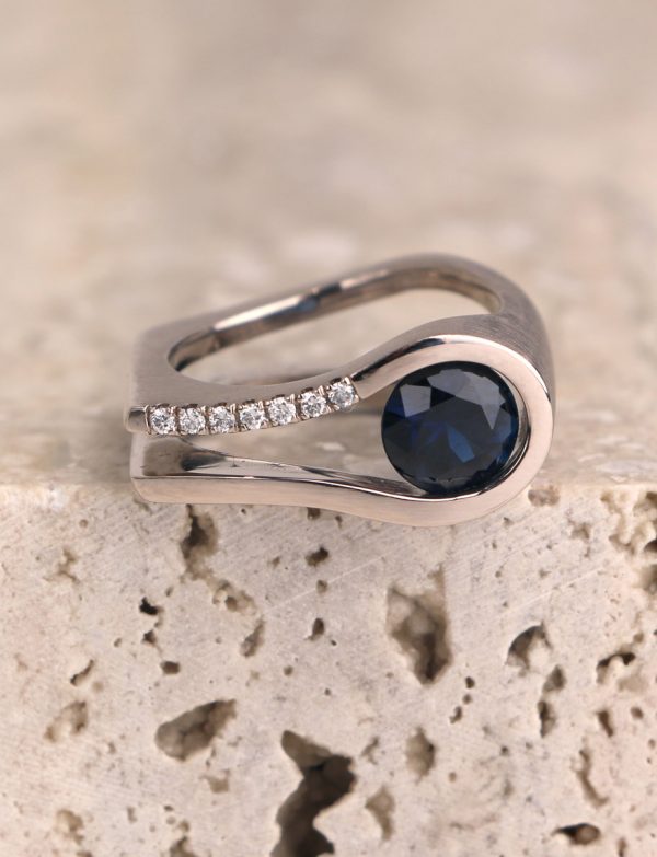Fold Ring – White Gold & Sapphire
