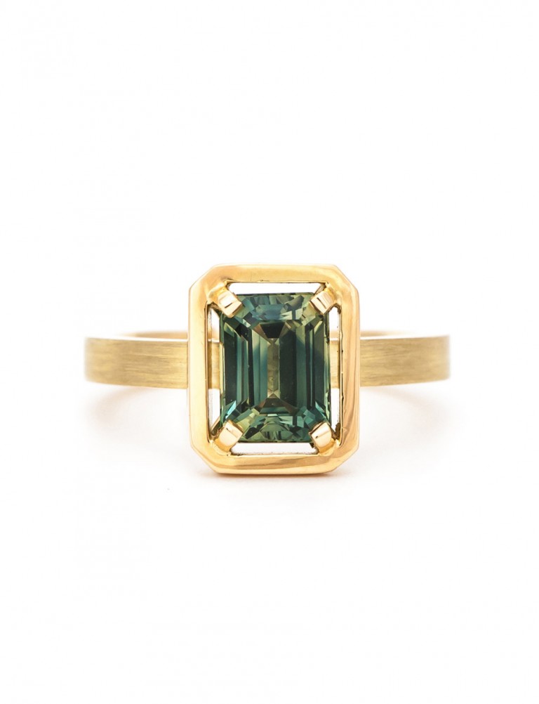Rectangle Sapphire Drift Ring – Yellow Gold