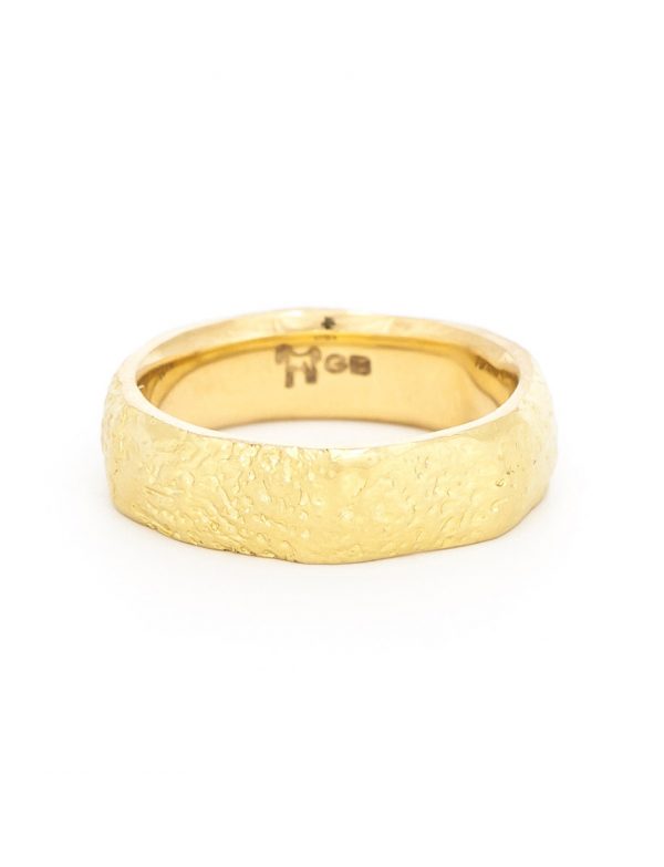 Textura Dot Wide Ring – Yellow Gold