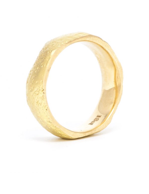 Textura Dot Wide Ring – Yellow Gold