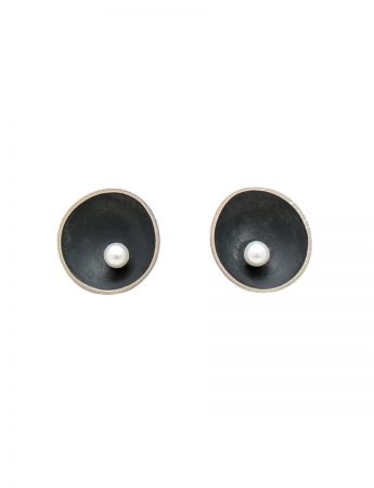 Small Blackened Sea Dish Stud Earrings – White Pearl