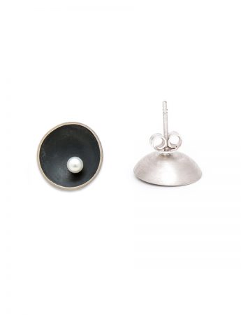 Small Blackened Sea Dish Stud Earrings – White Pearl