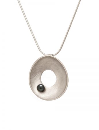 Open Sea Dish Necklace – Silver & Black Pearl