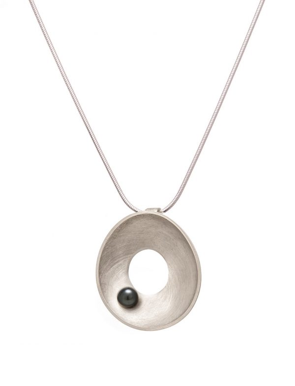 Open Sea Dish Necklace – Silver & Black Pearl