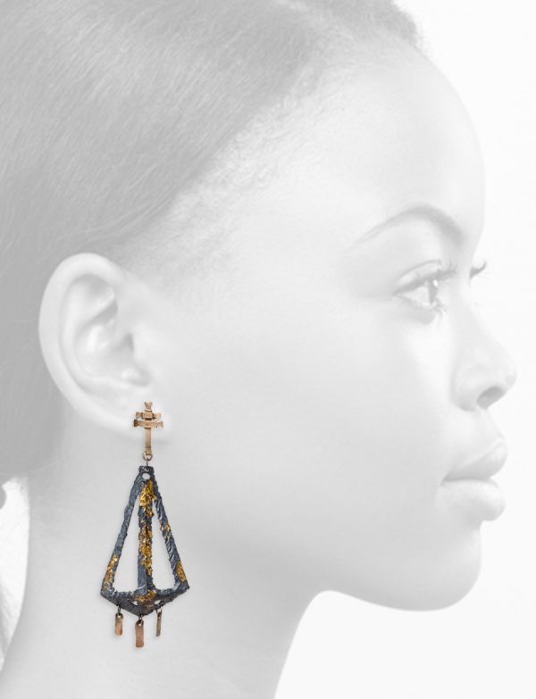 Augurio Earrings – Black & Gold