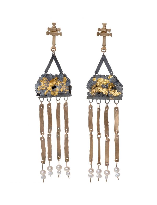 Domitila Earrings – Black, Gold & Pearl