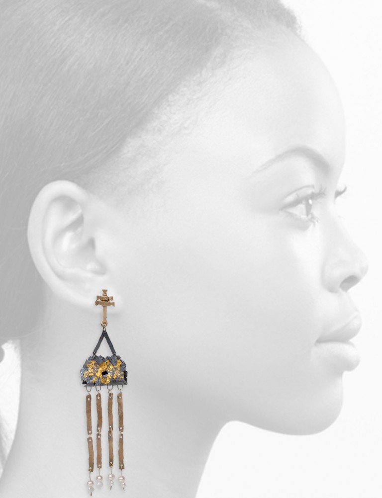Domitila Earrings – Black, Gold & Pearl