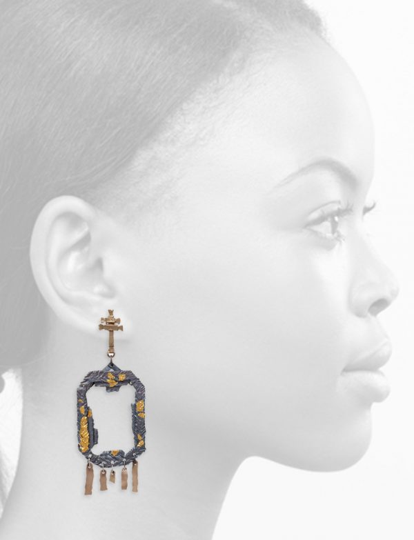 Extasis Earrings – Black & Gold