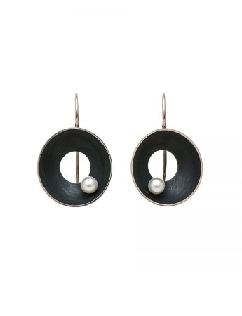 Black Open Sea Dish Earrings – White Pearl