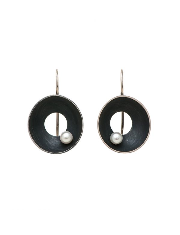 Black Open Sea Dish Earrings – White Pearl