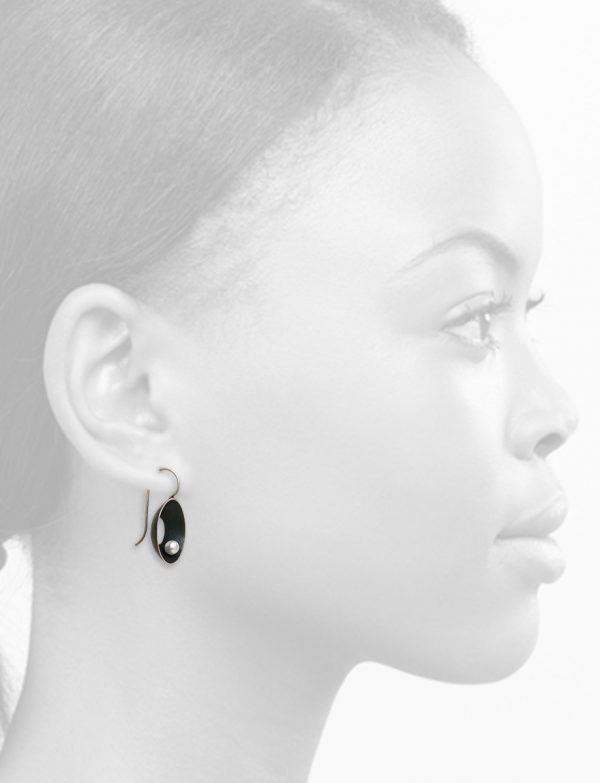 Black Open Sea Dish Earrings – White Pearl