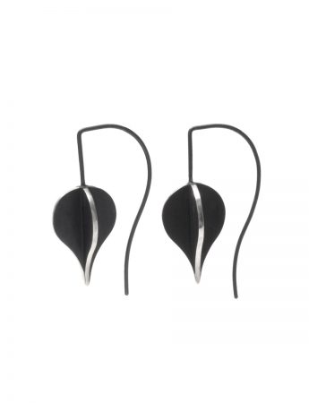 Black Petal X Short Hook Earrings