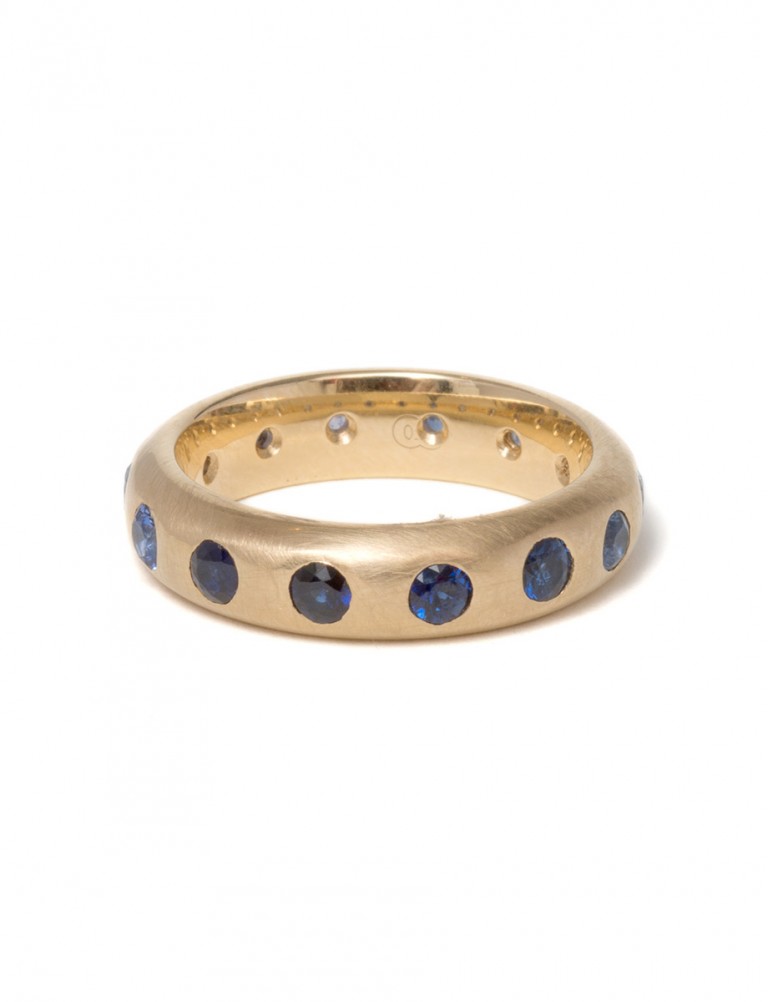 Graduated Sapphire Ring – Gold