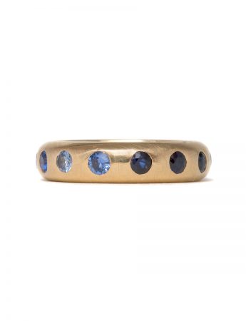 Graduated Sapphire Ring – Gold