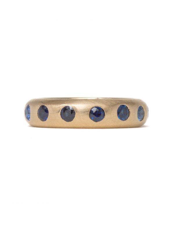 Graduated Sapphire Ring – Gold