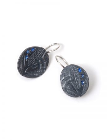 Black Leaf Imprint Hook Earrings – Sapphire