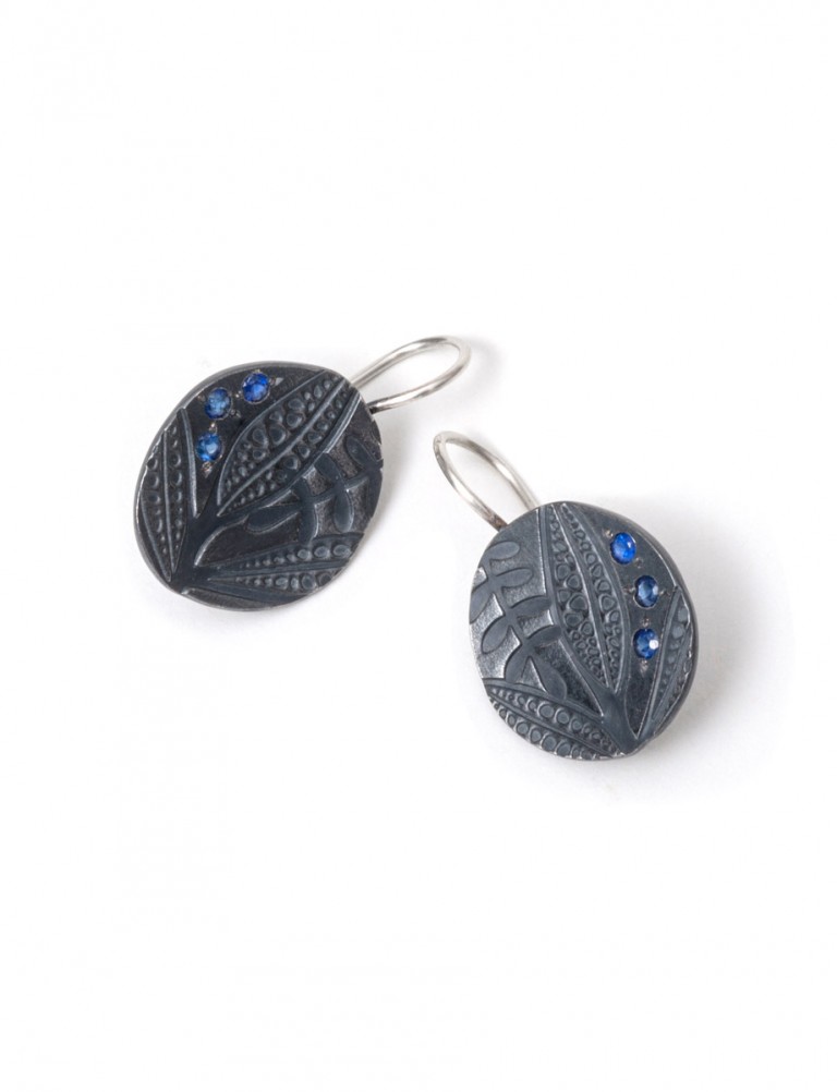 Black Leaf Imprint Hook Earrings – Sapphire