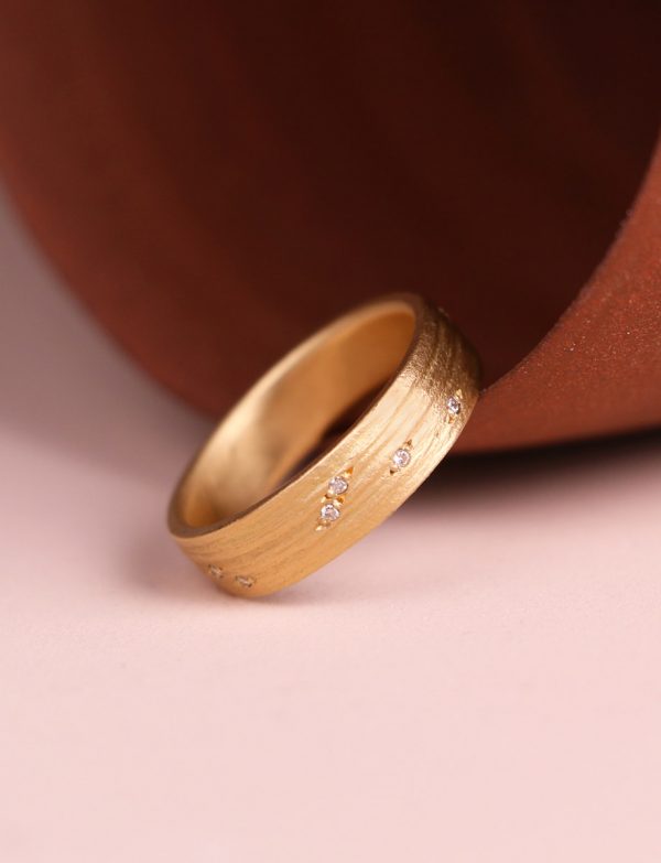 Ingrained Diamond Ring – Yellow Gold