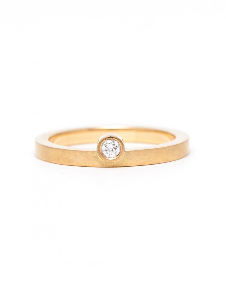 Offset Diamond Ring – Yellow Gold