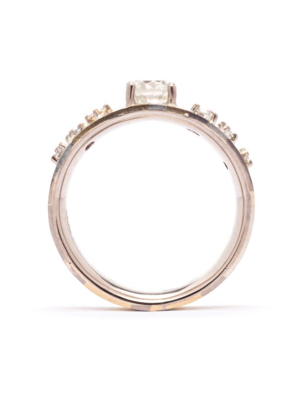 Abundant Terrain Ring – Diamonds